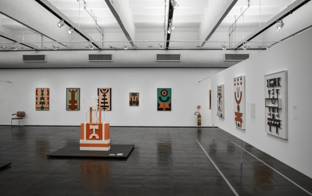 Picture of a gallery with works of art